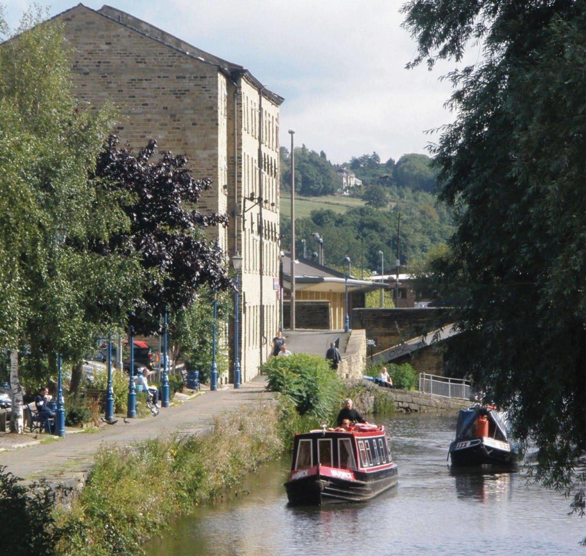 Waterfront Hotel Brighouse Exterior photo